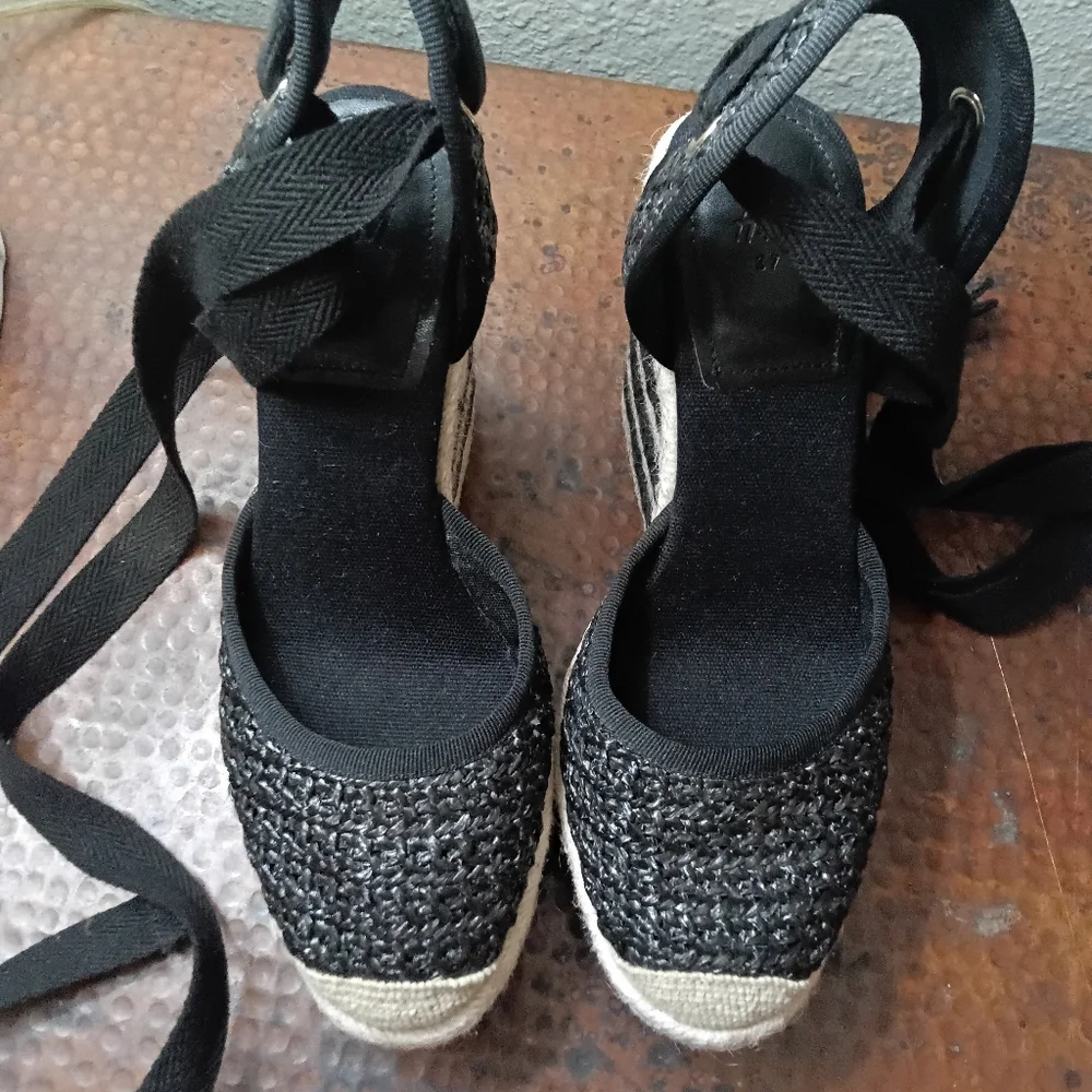 H&M Sz. 6 Black/Cream Striped Wedge-Heeled Espadrilles
